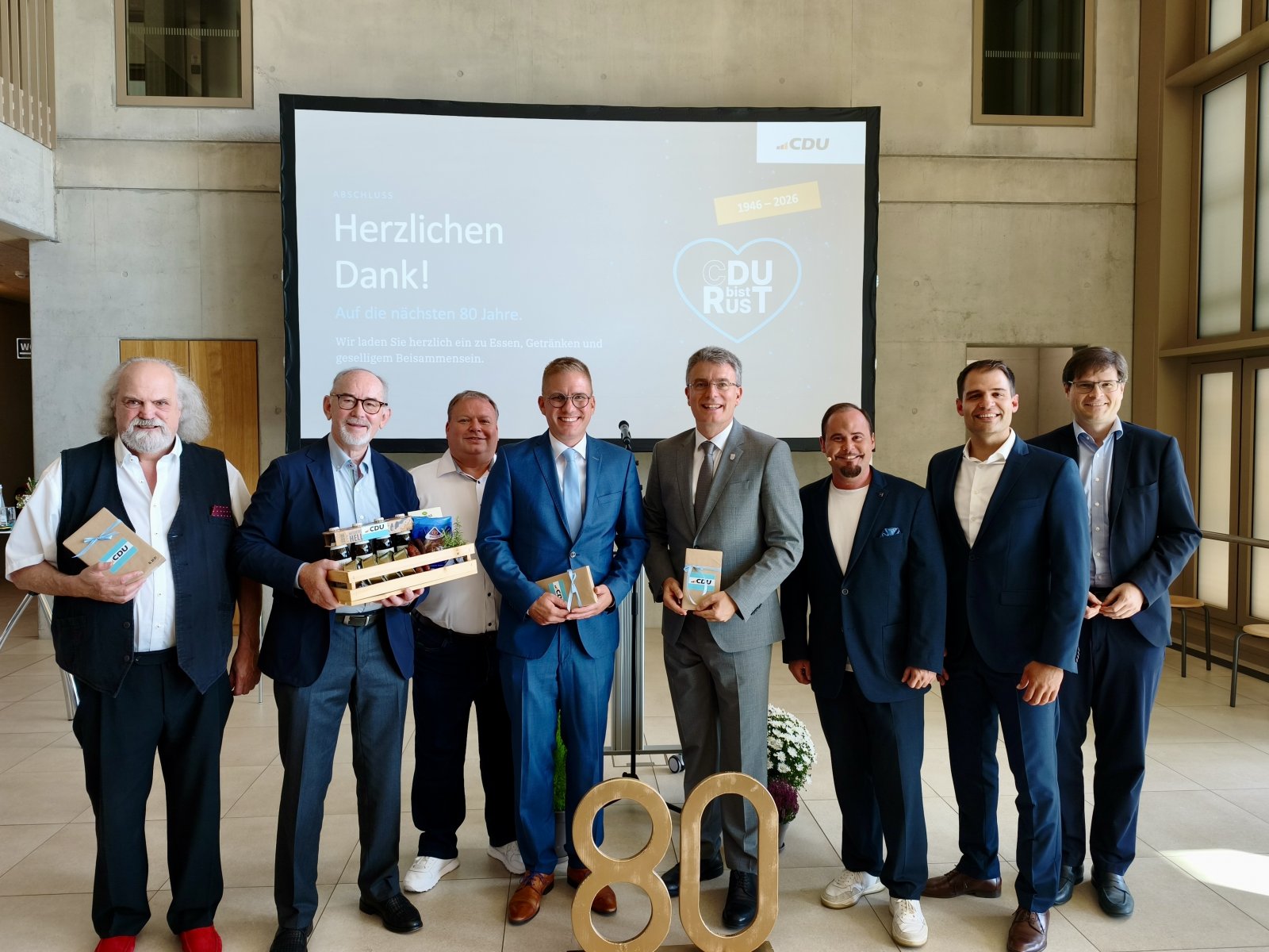 Von links nach rechts: Dr. Karl-Heinz Debacher, Christian Fix, Andreas Link, Dr. Kai-Achim Klare, Thorsten Erny, Adrian Hoffmann, Andreas Bachmann, Johannes Rothenberger